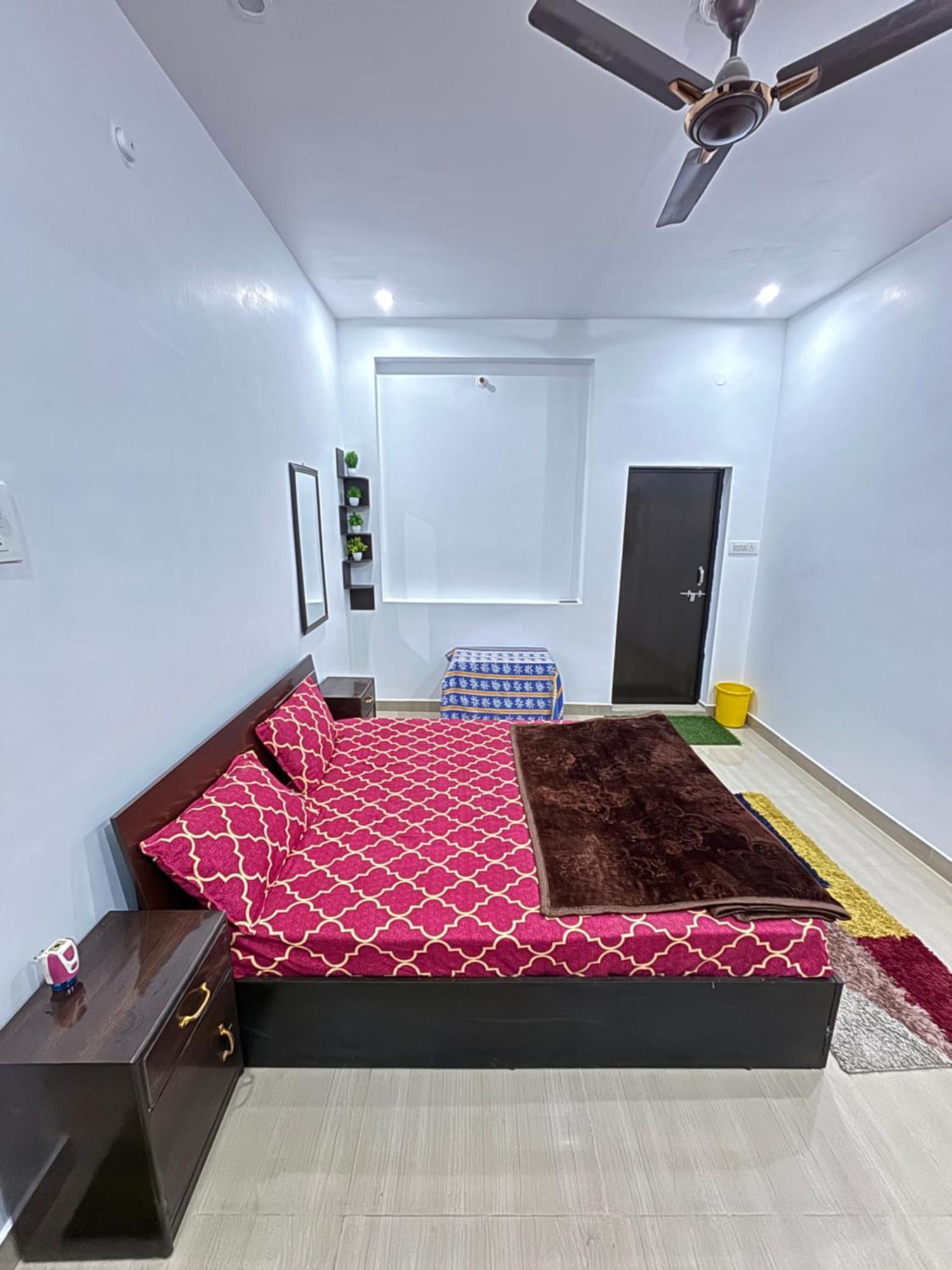 Srivastavas Home Allāhābād Junction 外观 照片